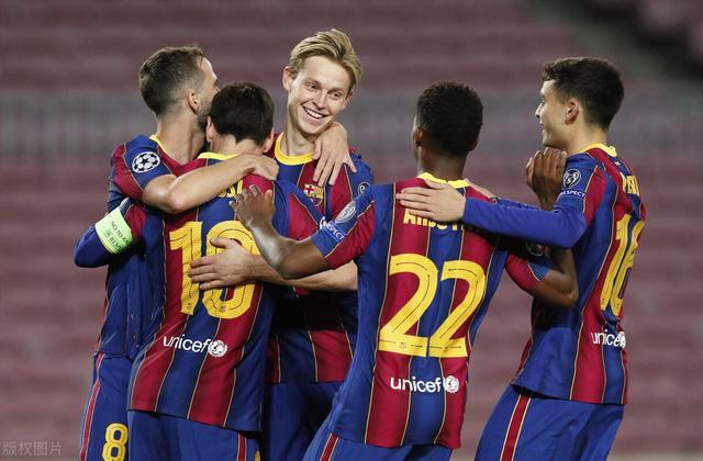 尤文鏖战那不勒斯,皮克带队取胜 尤文鏖战那不勒斯,皮克带队取胜