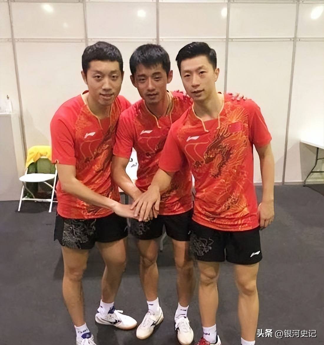 英格兰队险胜日本队，许昕带队取胜